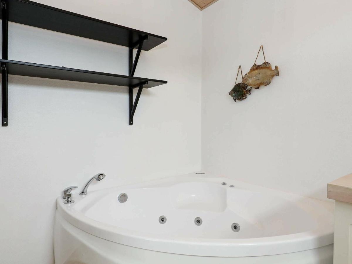 8 Person Holiday Home In Hals Dış mekan fotoğraf
